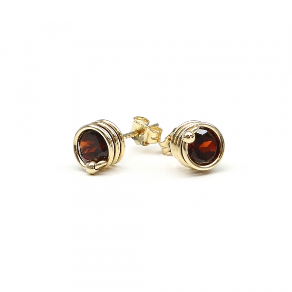Stud earrings by Ichiban - Busted Deluxe Garnet