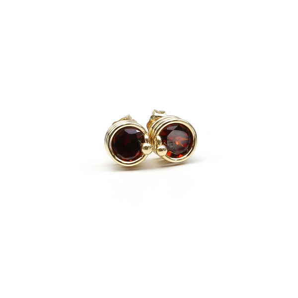 Stud earrings by Ichiban - Busted Deluxe Garnet