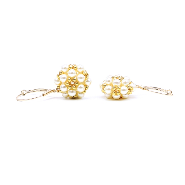 Leverback earrings by Ichiban - Daisies Cream