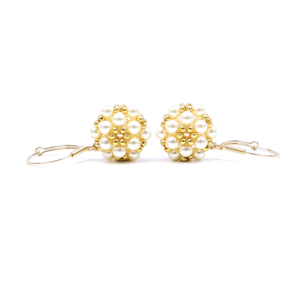 Leverback earrings by Ichiban - Daisies Cream