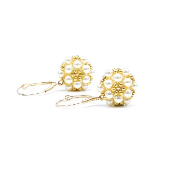 Leverback earrings by Ichiban - Daisies Cream