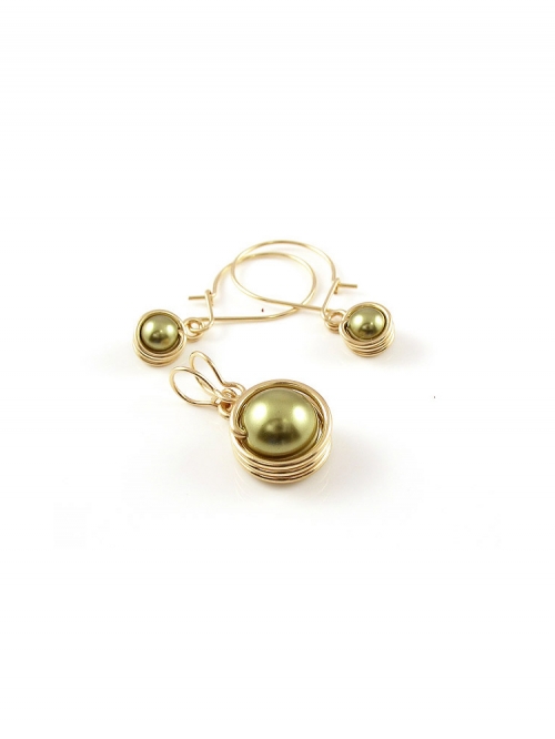 Set pendant and earrings by Ichiban - Minibusted Light Green