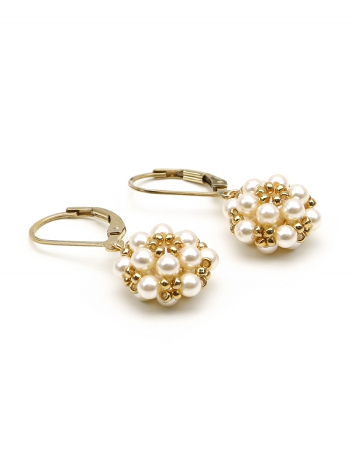 Leverback earrings by Ichiban - Daisies Cream
