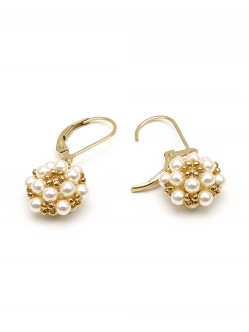 Leverback earrings by Ichiban - Daisies Cream