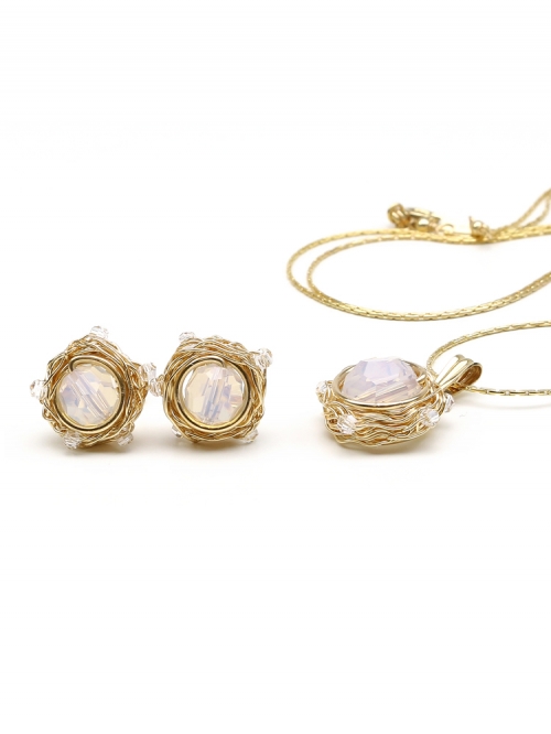 Sweet Opaline set - pendant and stud earrings