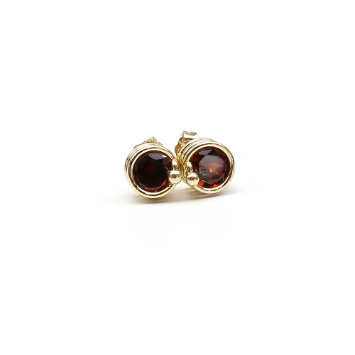 Stud earrings by Ichiban - Busted Deluxe Garnet