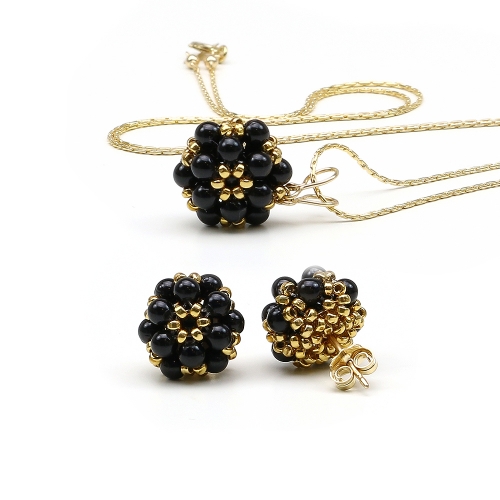 Pendant and stud earrings by Ichiban - Daisies Mystic Black