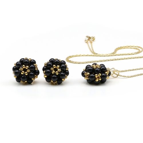 Pendant and stud earrings by Ichiban - Daisies Mystic Black
