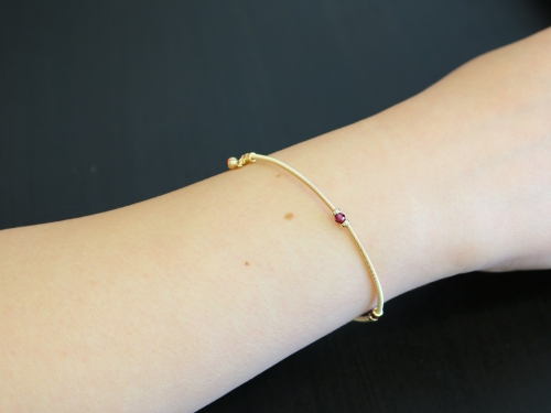 Bratara Ichiban cu pietre semipretioase -  Vogue Rhodolite Garnet cu bead charm